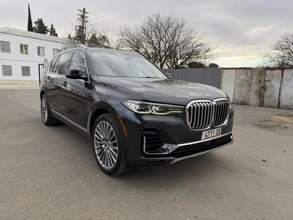 BMW X7 - фото 1
