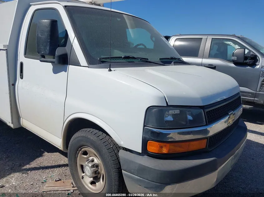 CHEVROLET EXPRESS CUTAWAY 3500 - фото 1