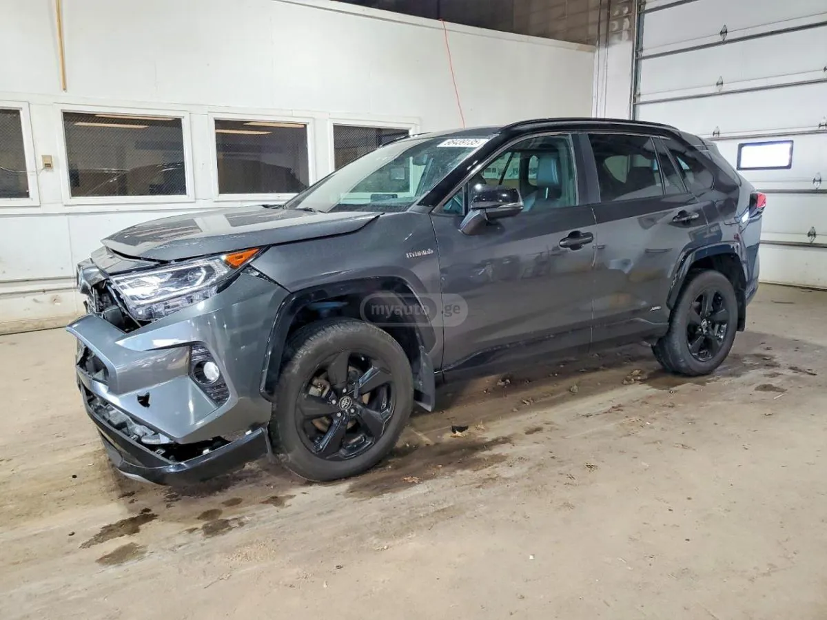 Toyota RAV 4 - фото 1