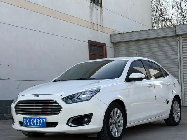 Ford Fiesta - фото 1