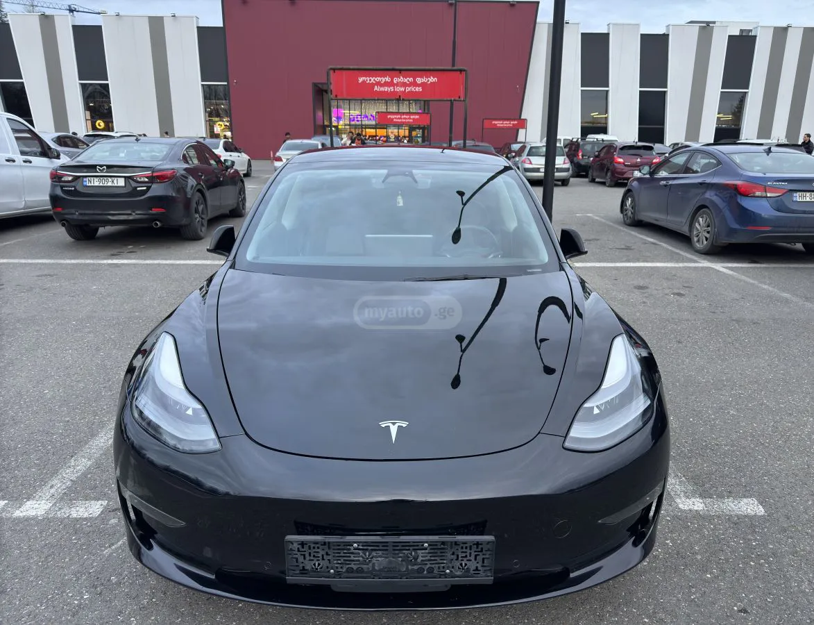 Tesla Model 3 - фото 1