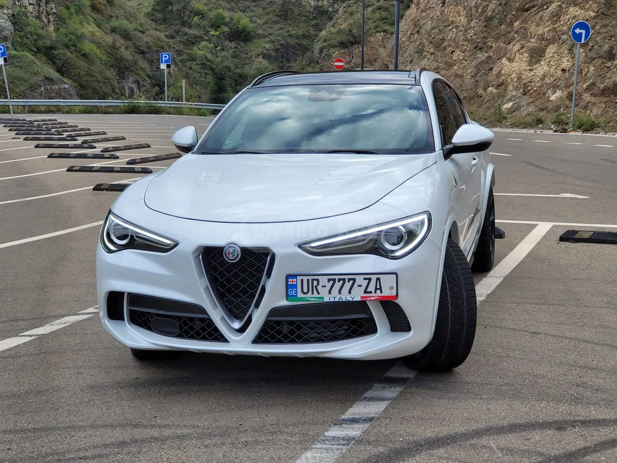 Alfa Romeo Stelvio - фото 1