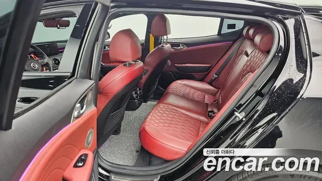 Kia Stinger - фото 1