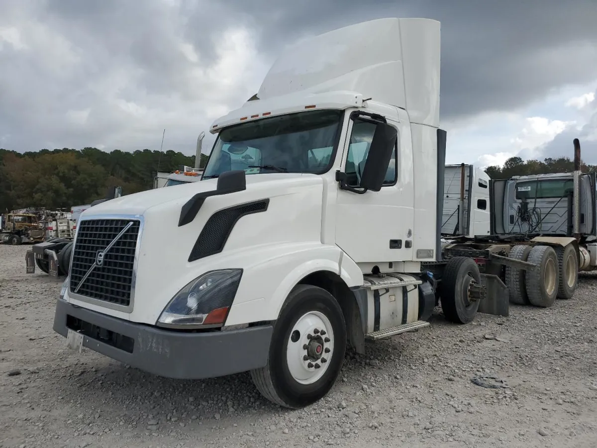 VOLVO VN - фото 1