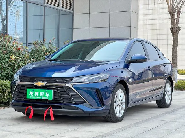 Chevrolet Cruze - фото 1