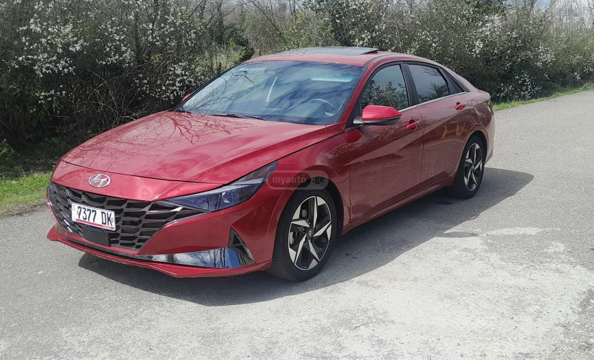 Hyundai Elantra - фото 1