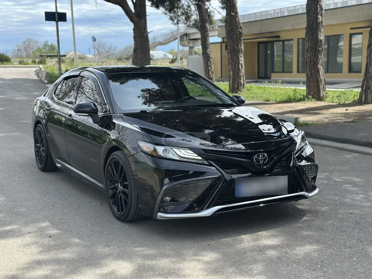 Toyota Camry - фото 1
