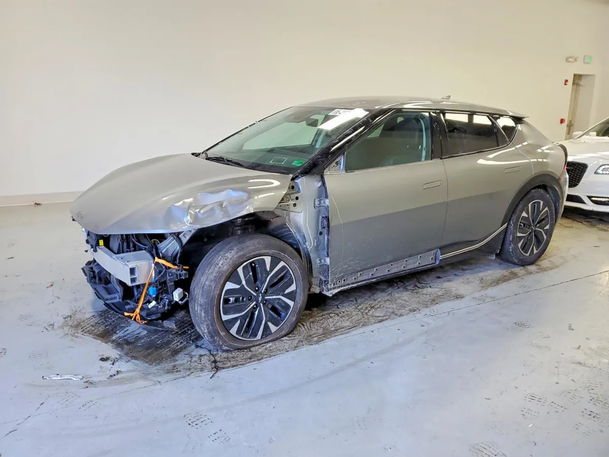 KIA EV6 - фото 1