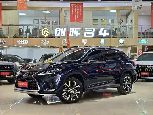 Lexus RX - фото 1