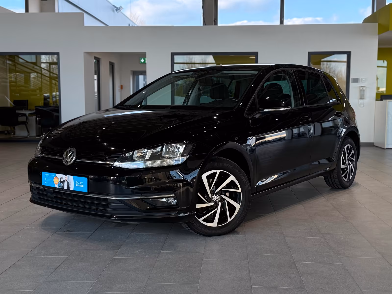 Volkswagen Golf - фото 1