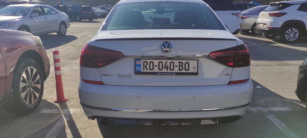 Volkswagen Passat - фото 1