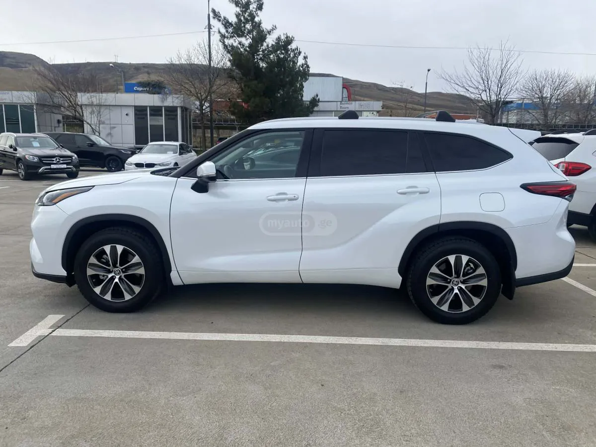 Toyota Highlander - фото 1