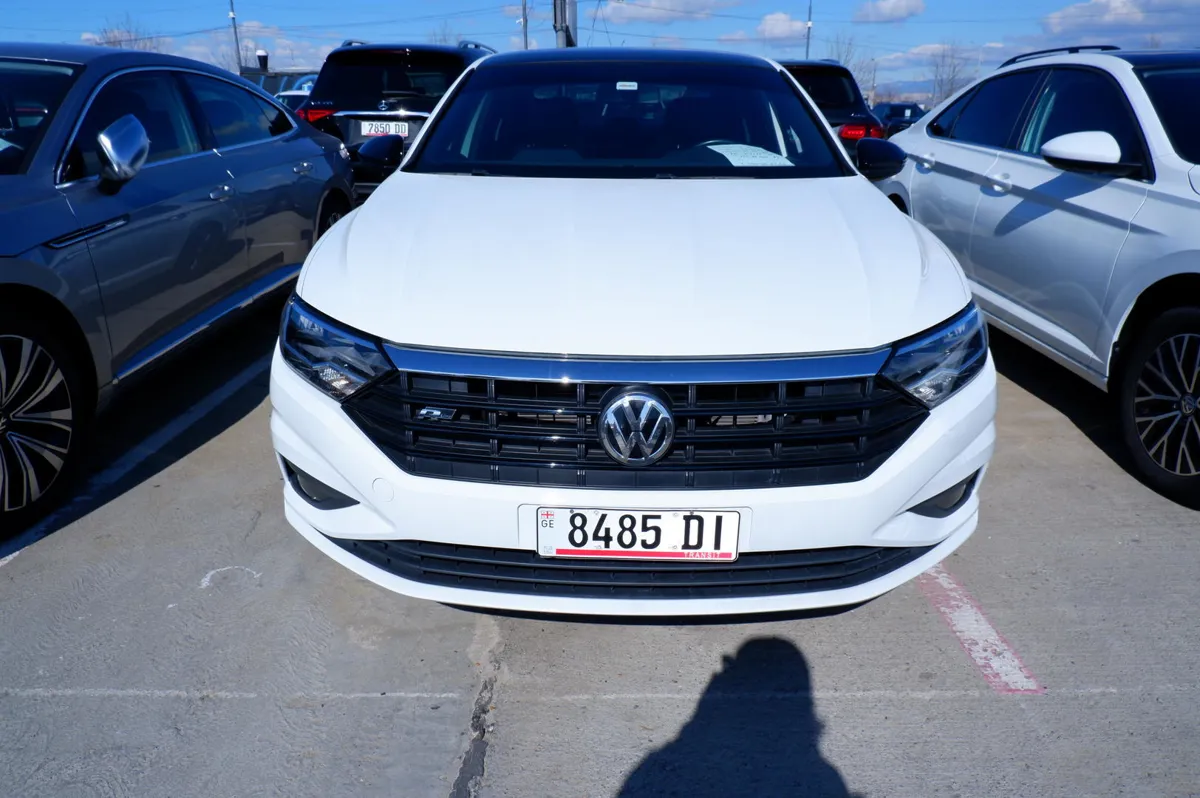 Volkswagen Jetta - фото 1