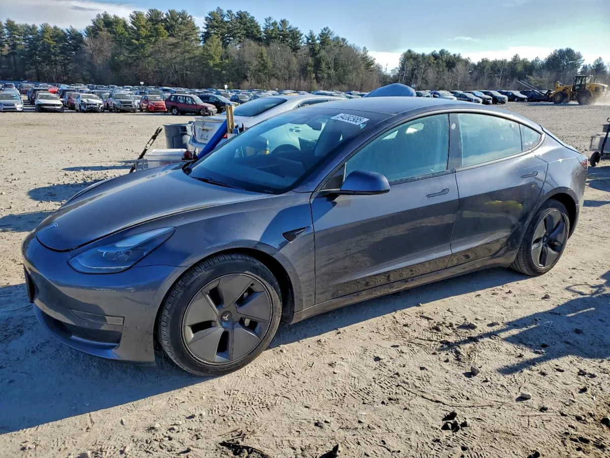 TESLA MODEL 3 - фото 1