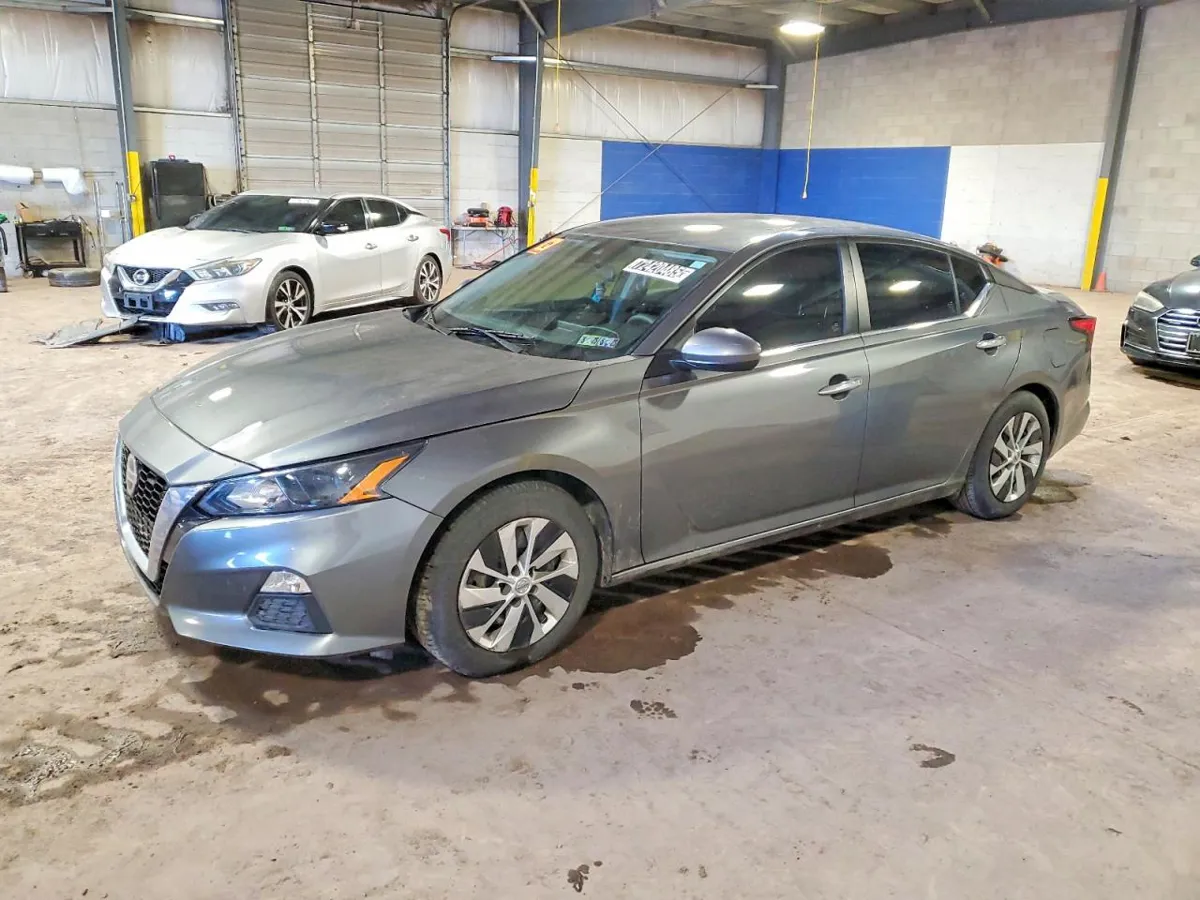 NISSAN ALTIMA - фото 1