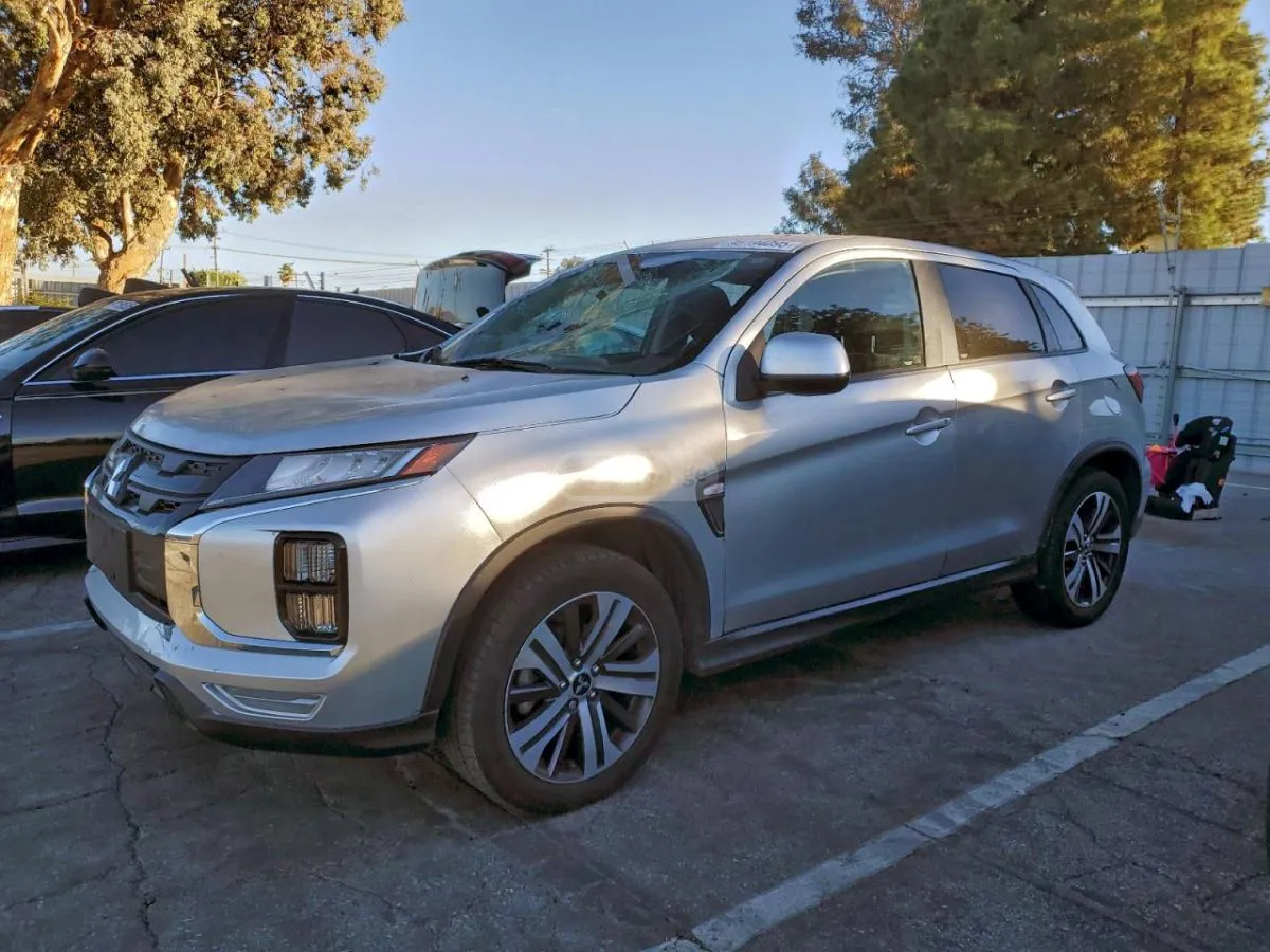 Mitsubishi Outlander - фото 1