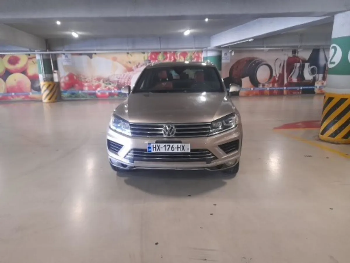 Volkswagen Touareg - фото 1