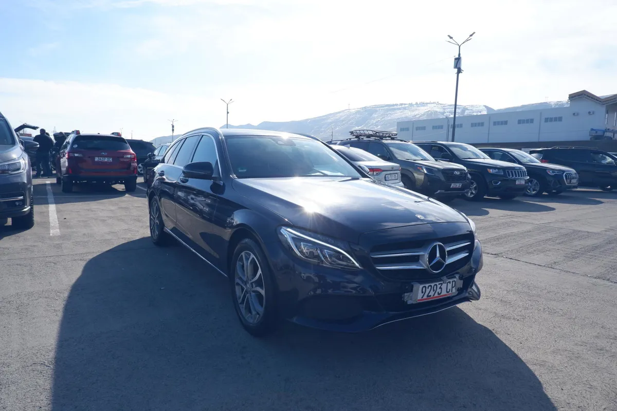 Mercedes-Benz C 350 - фото 1