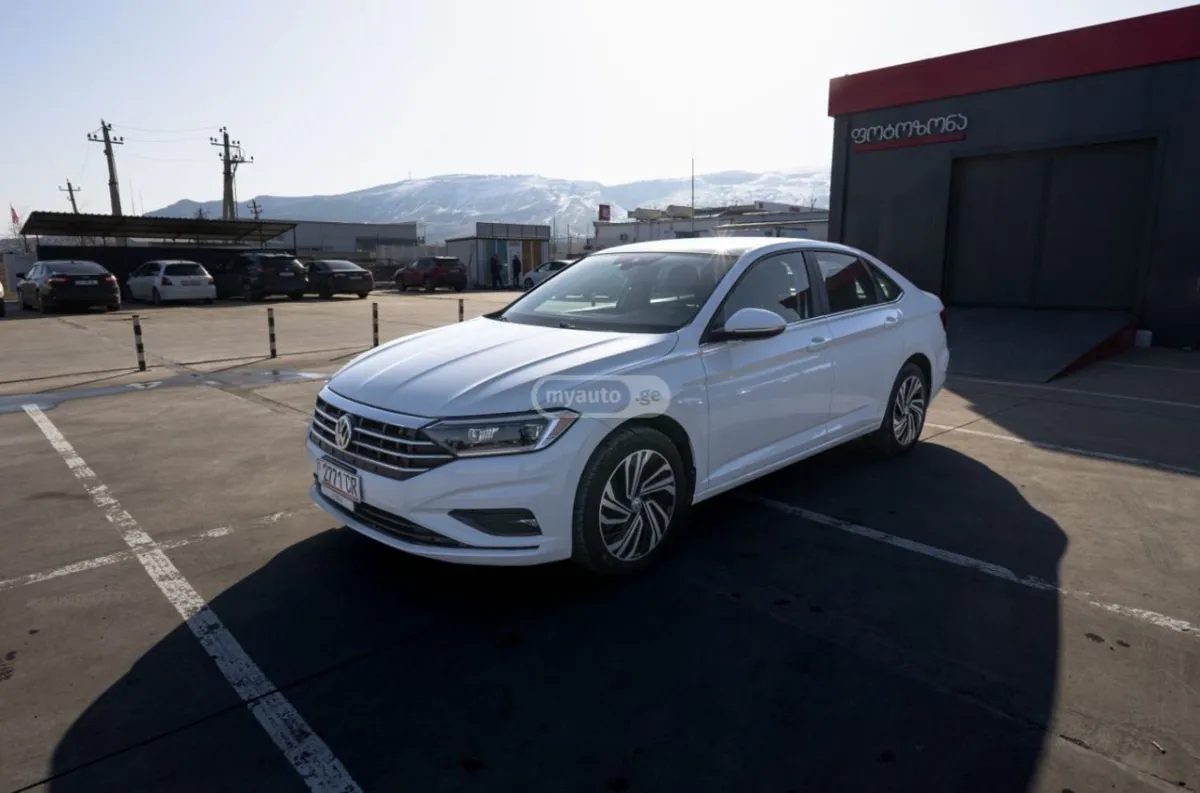 Volkswagen Jetta - фото 1