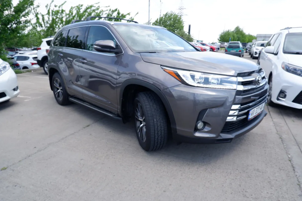Toyota Highlander - фото 1