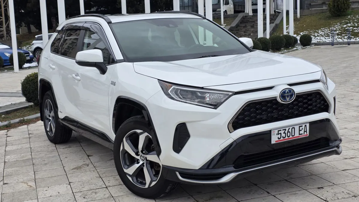 Toyota RAV 4 - фото 1