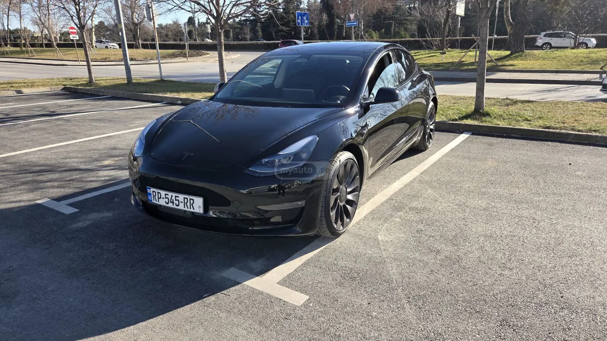 Tesla Model 3 - фото 1