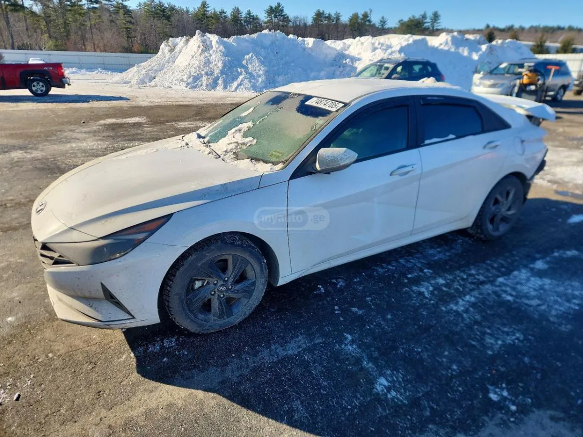 Hyundai Elantra - фото 1