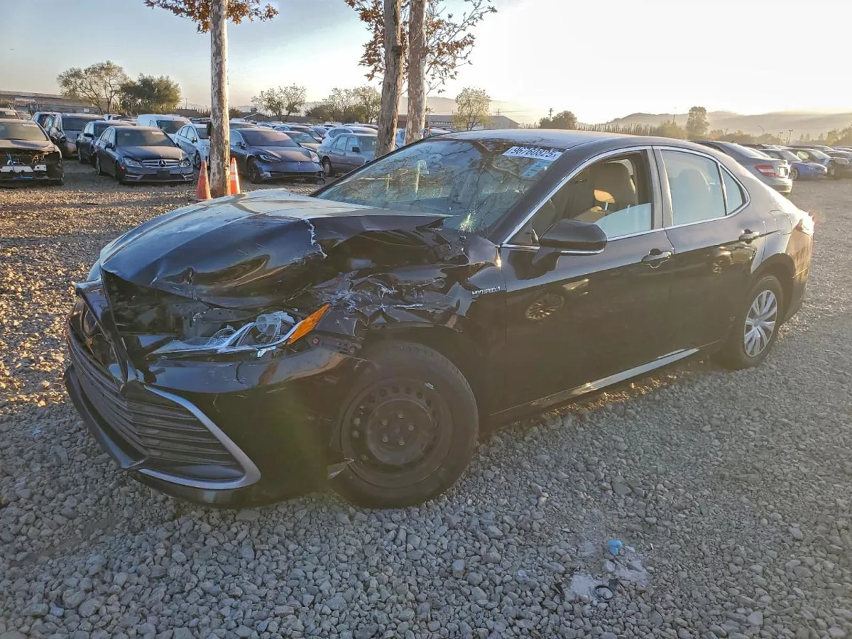 TOYOTA CAMRY - фото 1