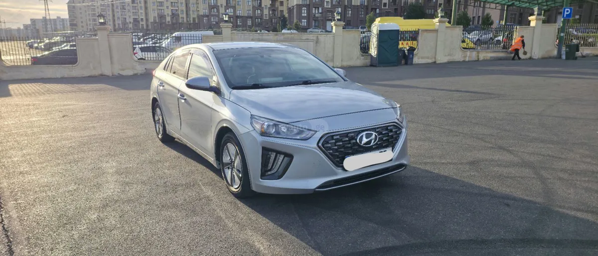 Hyundai Ioniq - фото 1