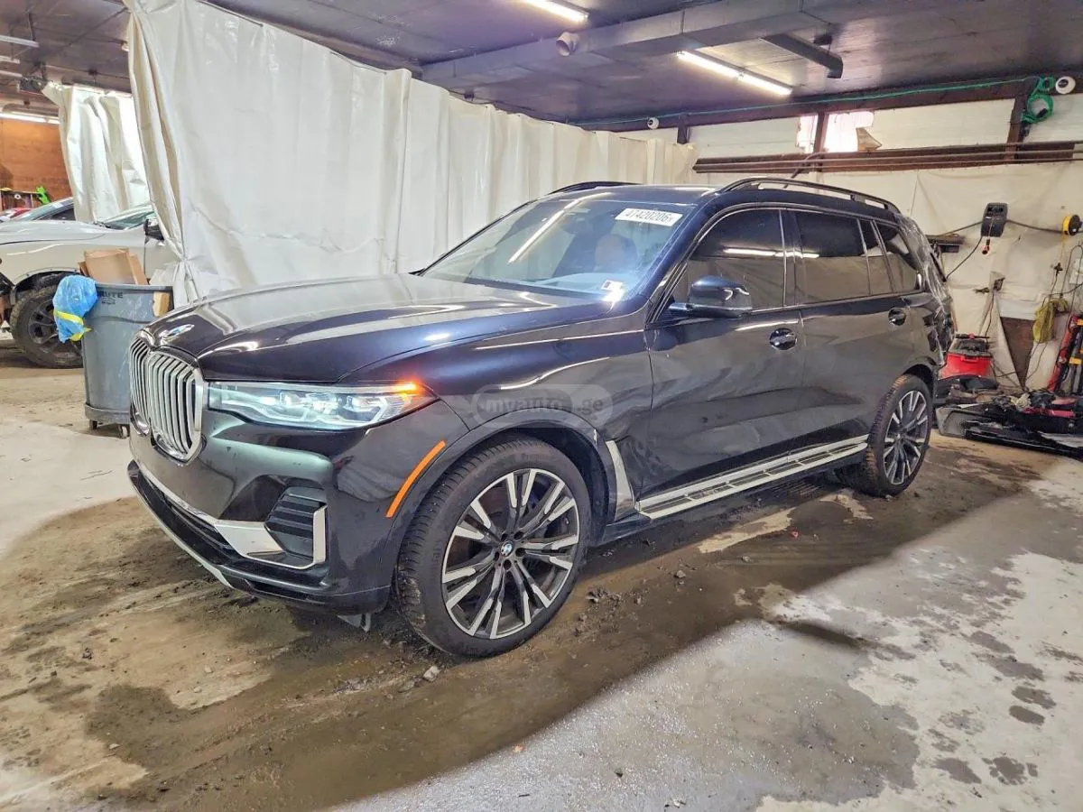 BMW X7 - фото 1