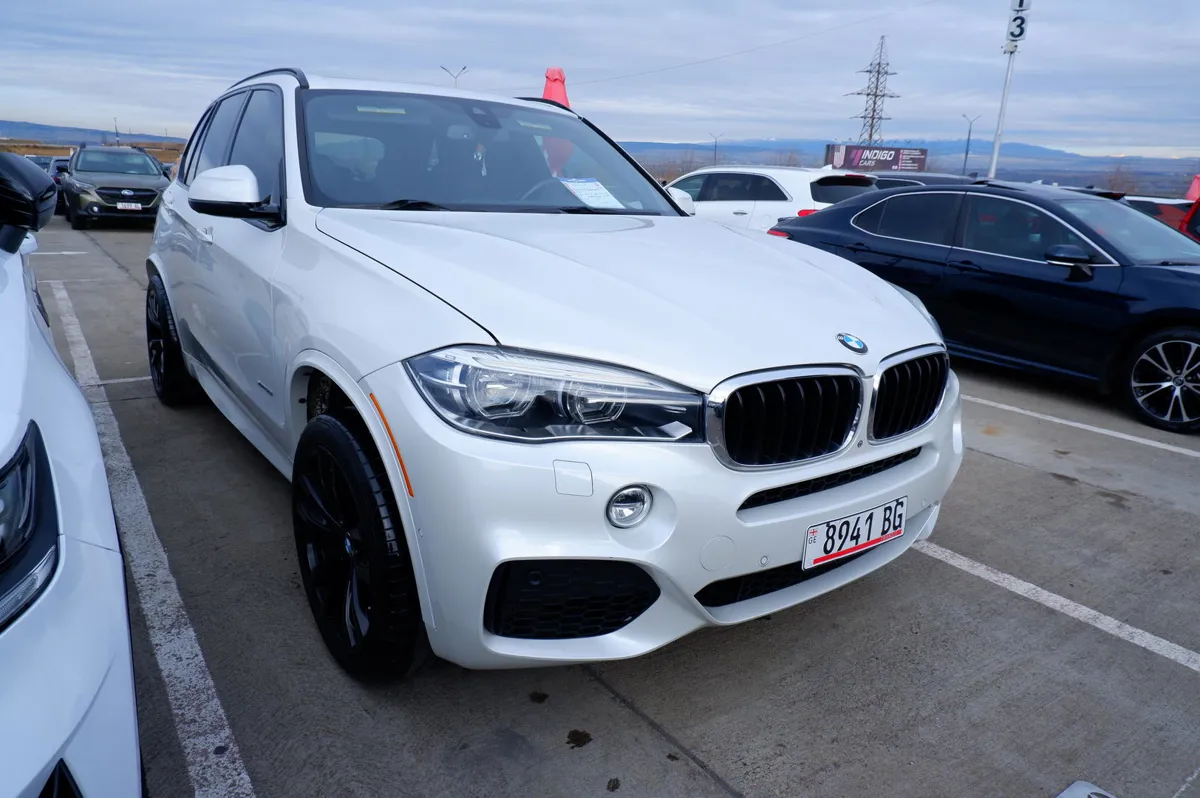 BMW X5 - фото 1