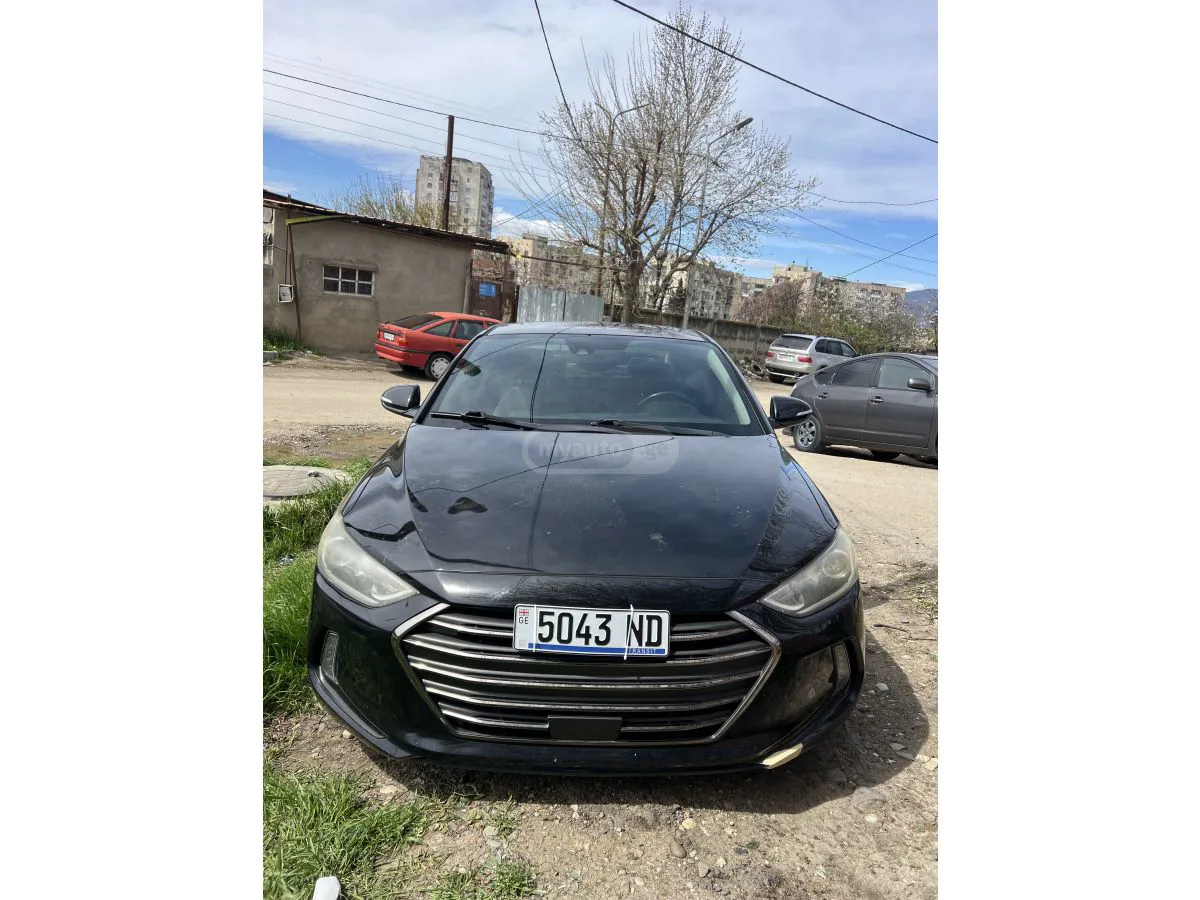 Hyundai Elantra - фото 1