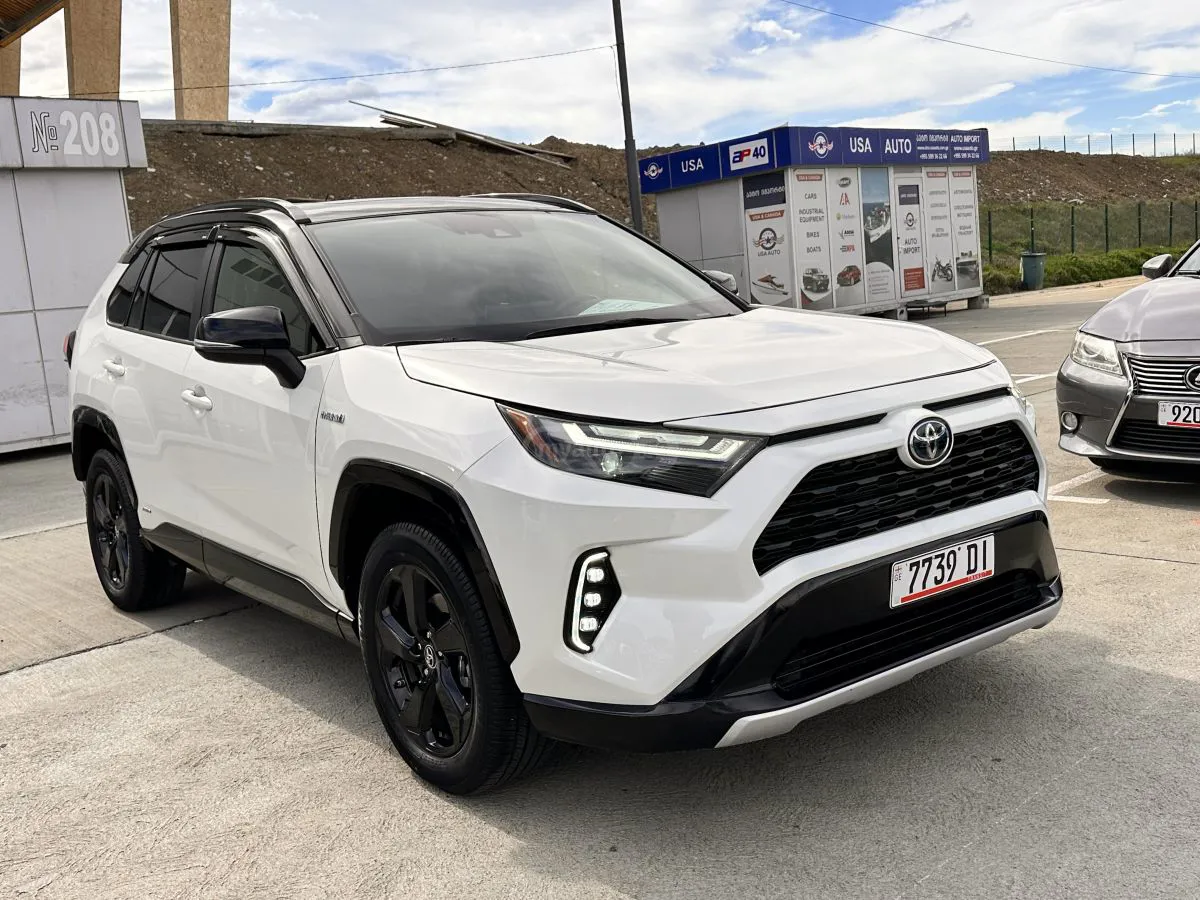 Toyota RAV 4 - фото 1