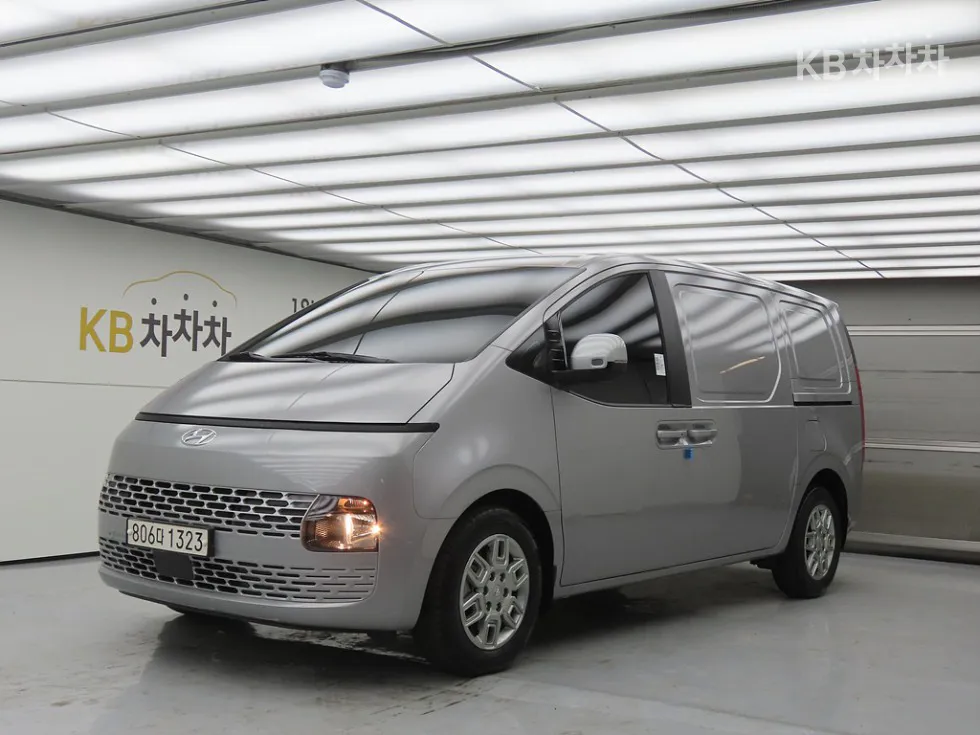 Hyundai 스타리아 카고 2.2 카고 3 모던 - фото 1