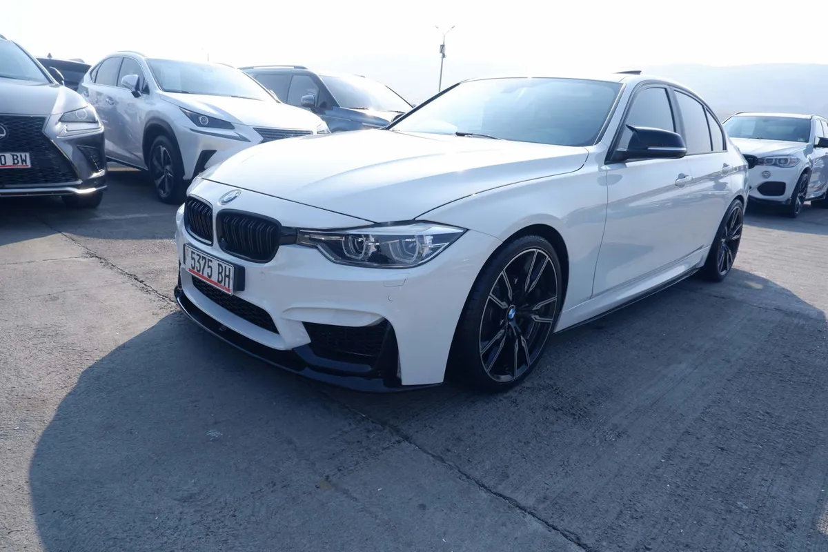 BMW 320 - фото 1