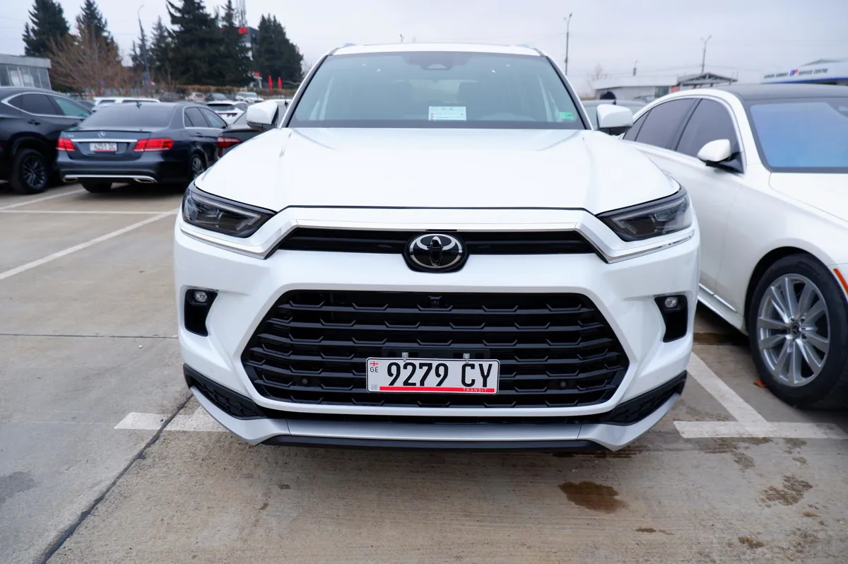 Toyota grand highlander - фото 1