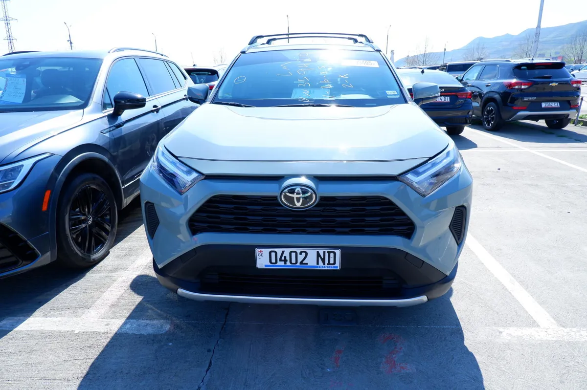 Toyota RAV 4 - фото 1