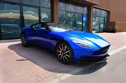 Aston Martin DB11 - фото 1