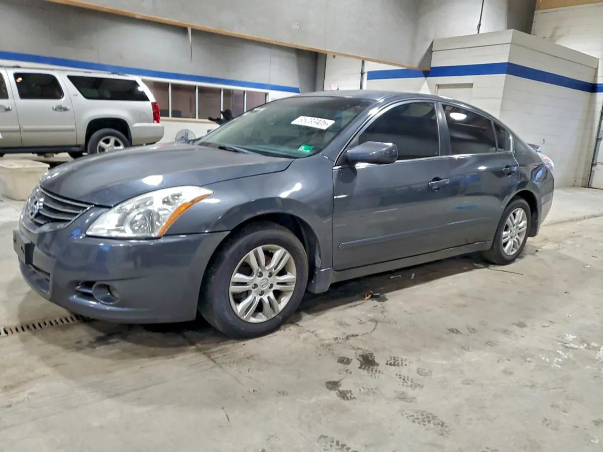 NISSAN ALTIMA - фото 1