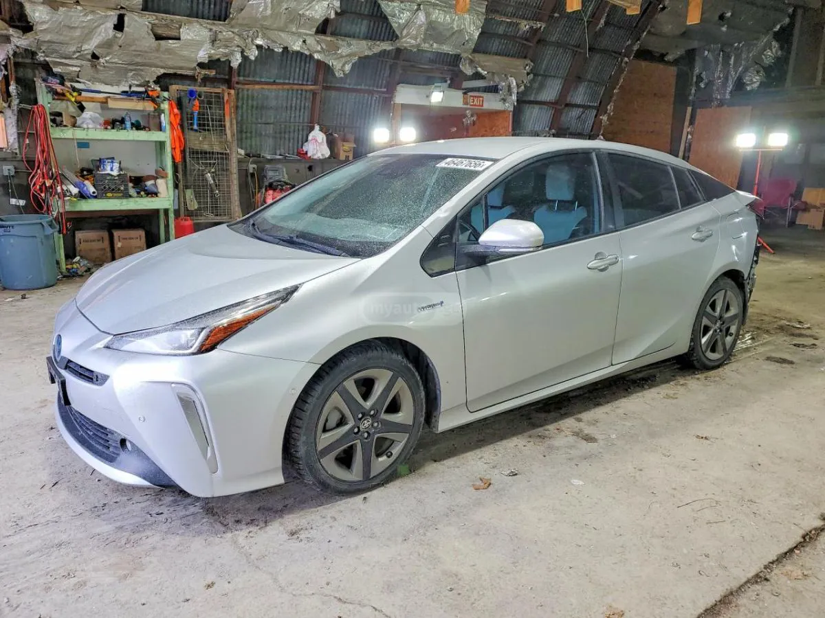 Toyota Prius - фото 1