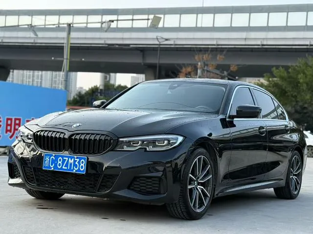 BMW 3 Series - фото 1