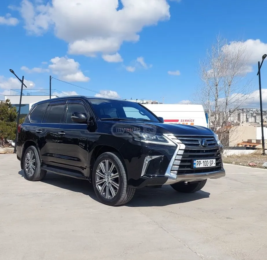 Lexus LX 570 - фото 1