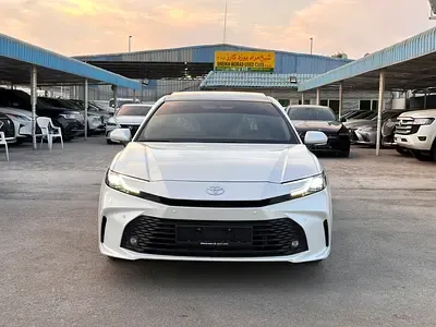 Toyota Camry - фото 1