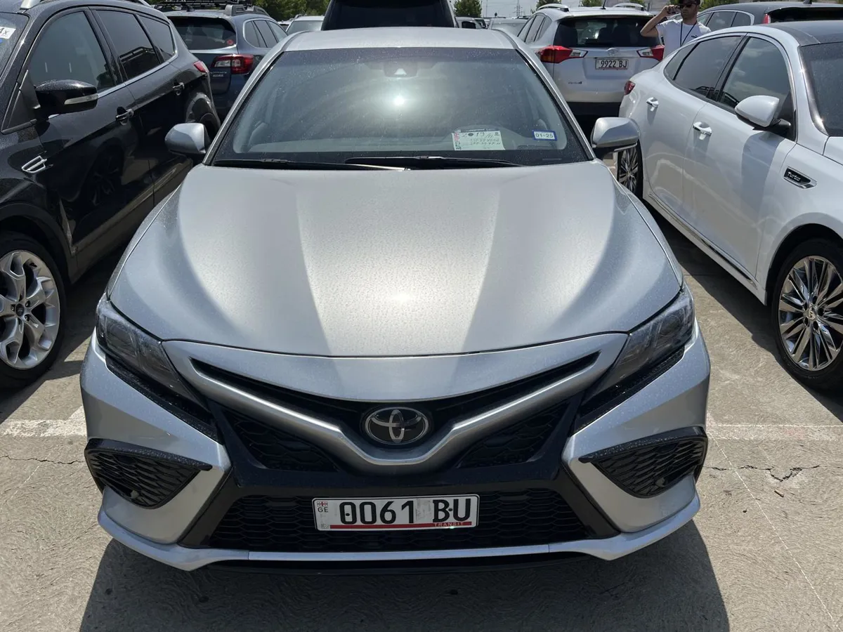 Toyota Camry - фото 1