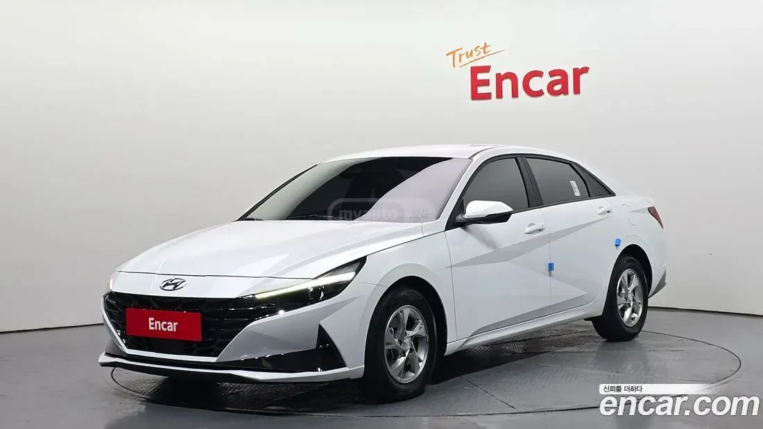 Hyundai Elantra - фото 1