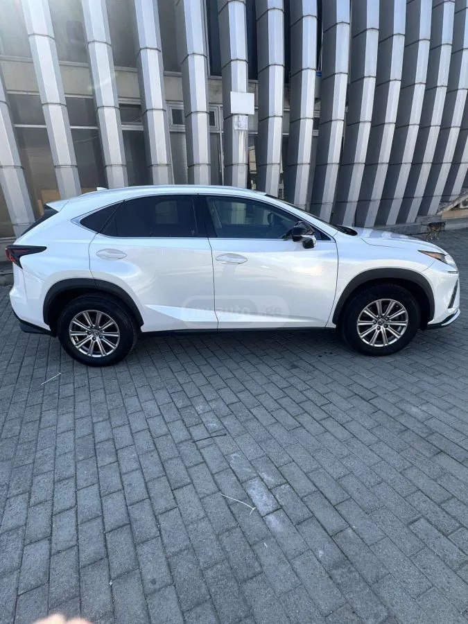 Lexus NX 300 - фото 1