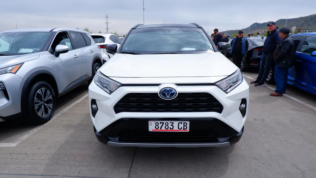 Toyota RAV 4 - фото 1