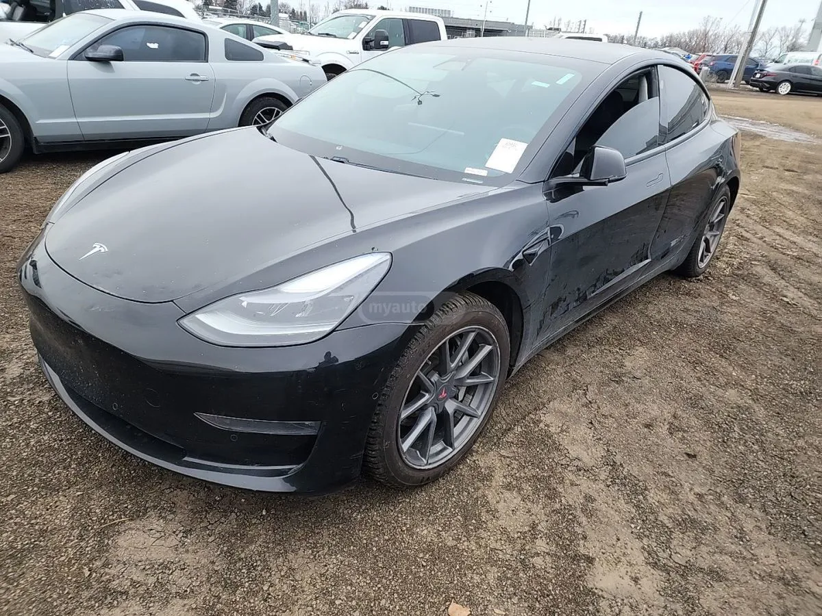 Tesla Model 3 - фото 1