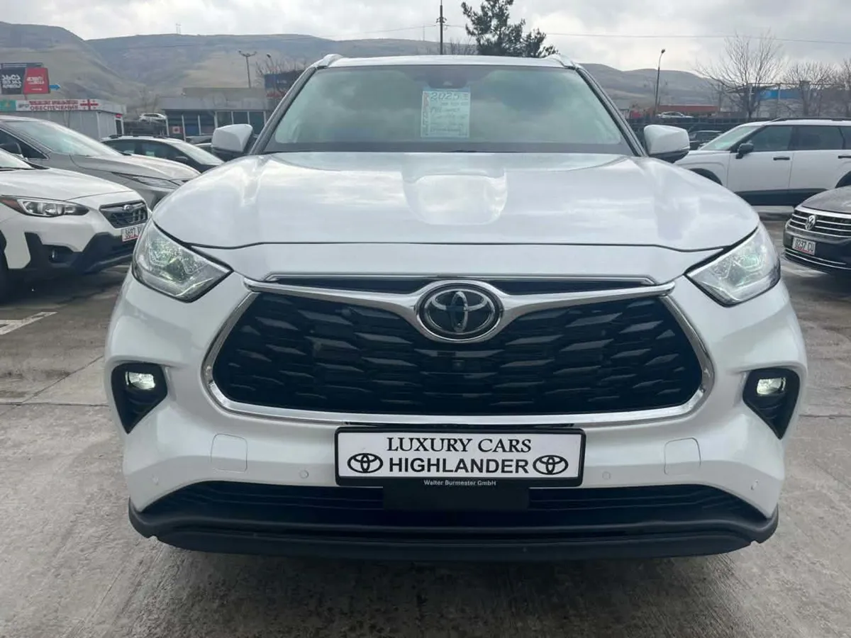 Toyota Highlander - фото 1
