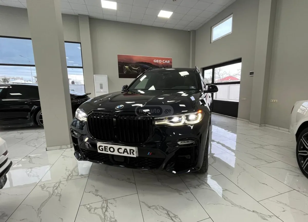 BMW X7 - фото 1